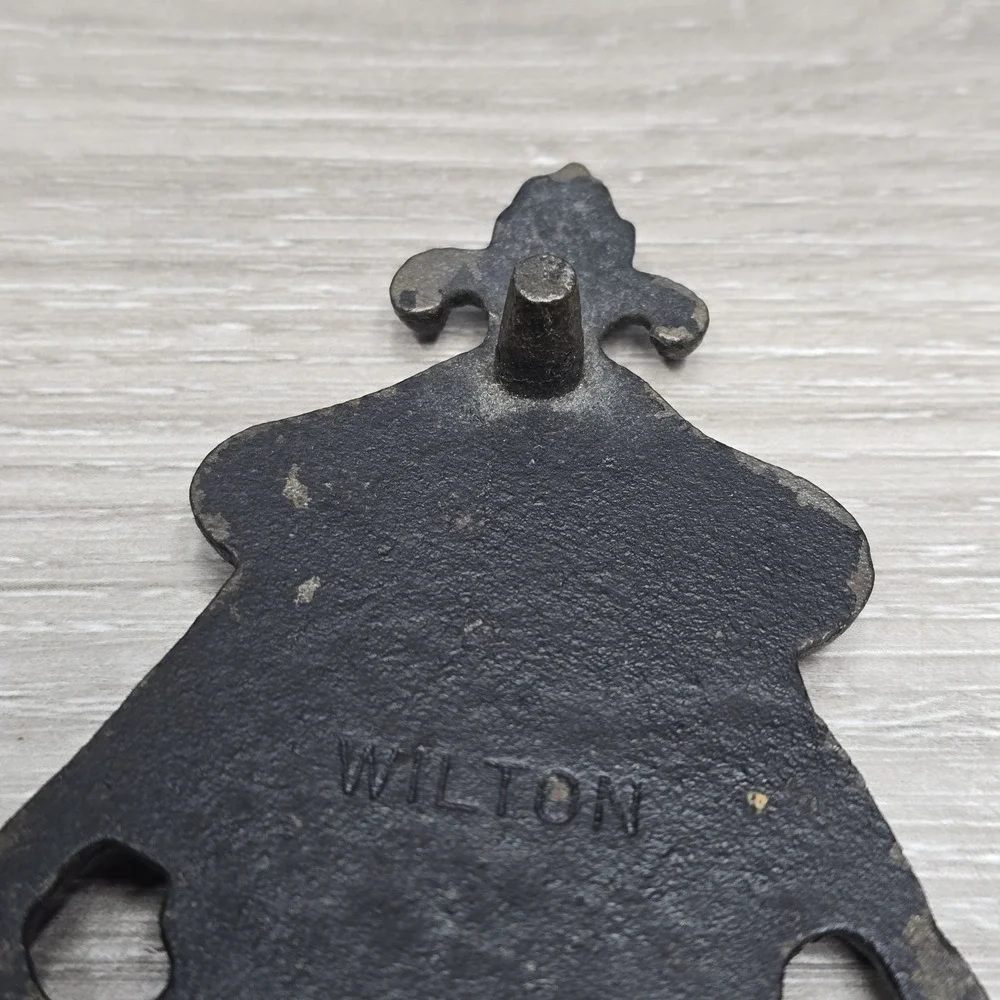 Vintage Wilton Cast Iron Trivet - Hearts & Hooks